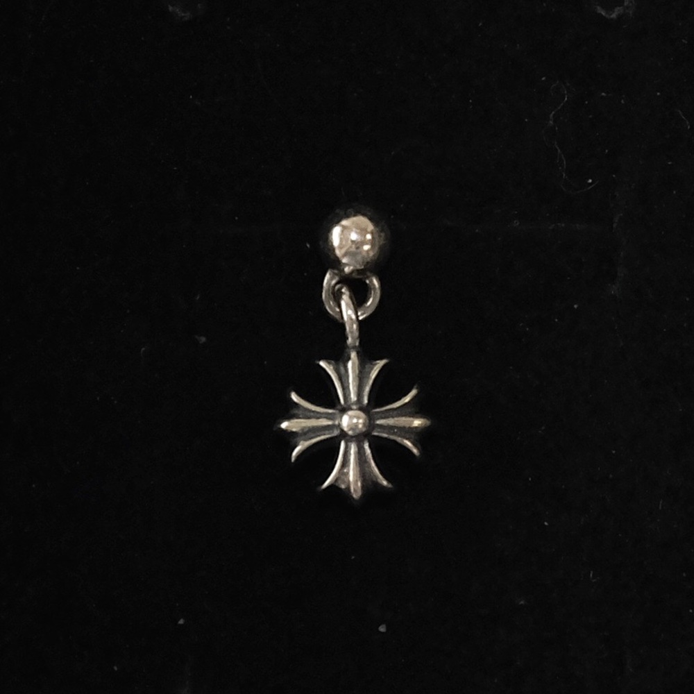 Chrome hearts tiny E Maltese cross earring - Picture 2 of 4